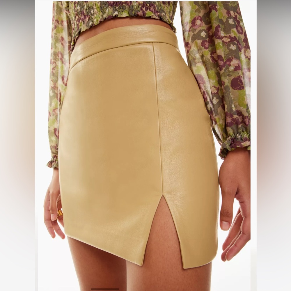 Aritzia Wilfred patio mini skirt size 00